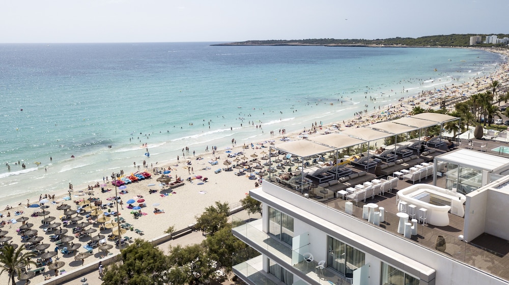 Kyrat Amarac — Beach in Cala Millor, Balearic Islands