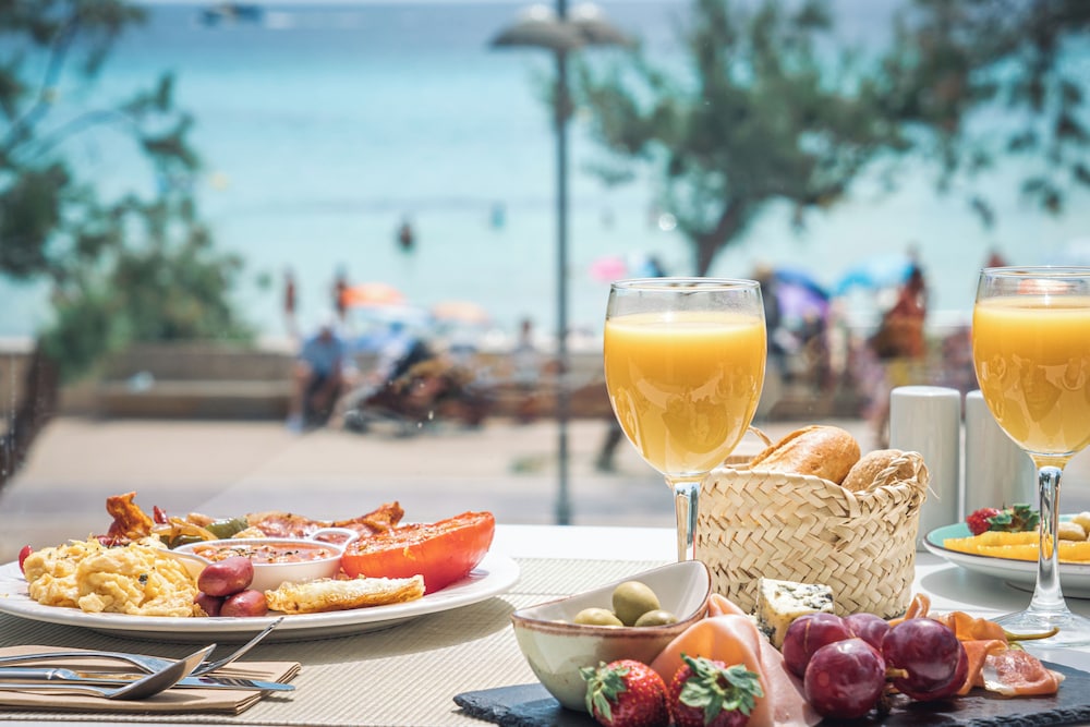 Kyrat Amarac — Restaurant & bars in Cala Millor, Balearic Islands