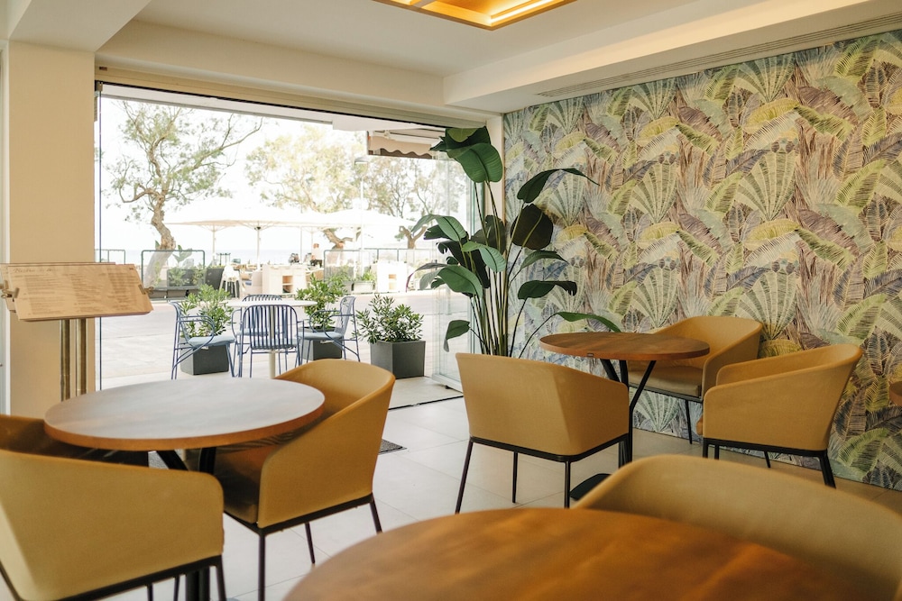 Kyrat Amarac — Restaurant & bars in Cala Millor, Balearic Islands