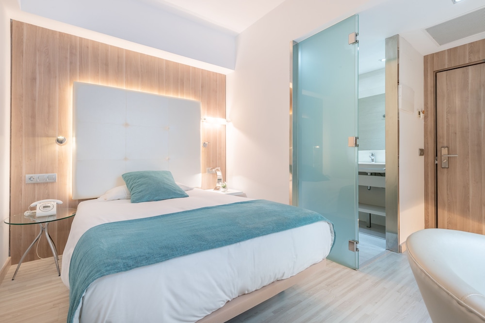 Kyrat Amarac — Hotel rooms in Cala Millor, Balearic Islands