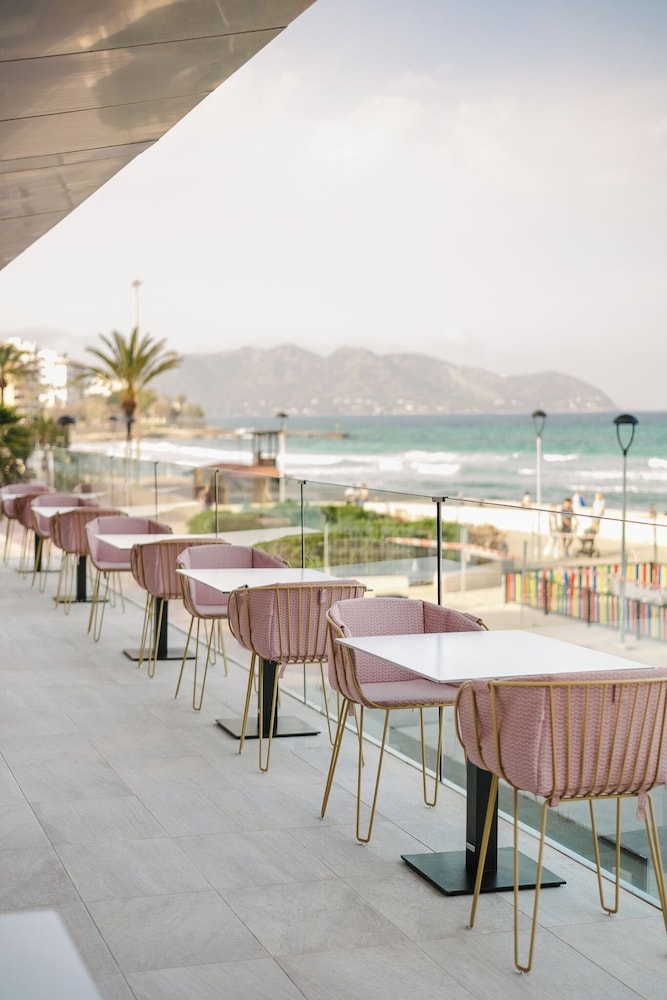 Kyrat Amarac — Restaurant & bars in Cala Millor, Balearic Islands