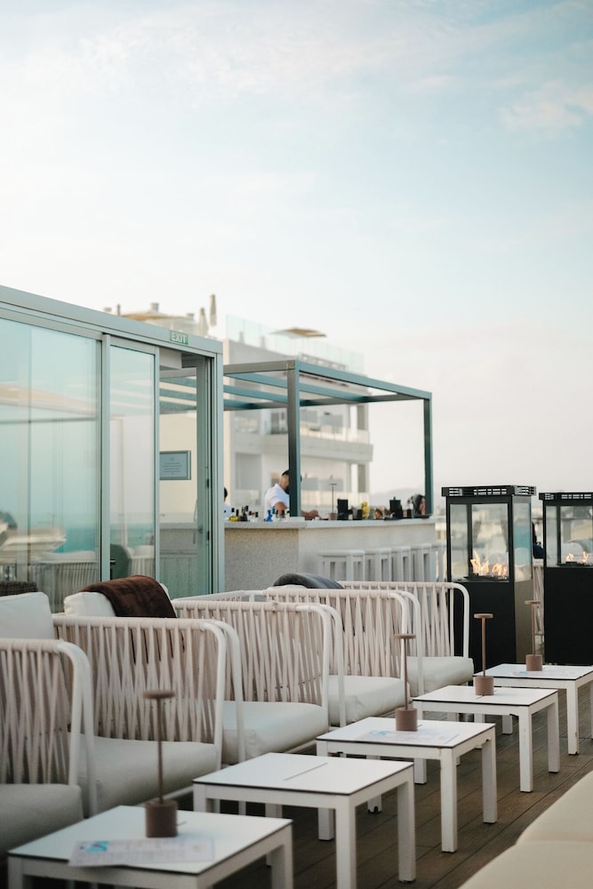 Kyrat Amarac — Restaurant & bars in Cala Millor, Balearic Islands