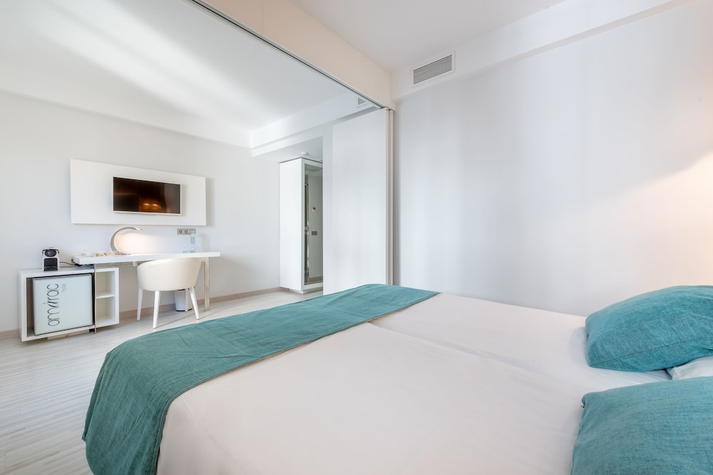 Kyrat Amarac — Hotel rooms in Cala Millor, Balearic Islands