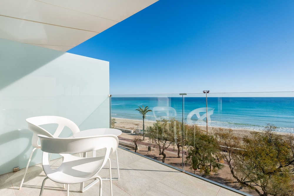 Kyrat Amarac — Beach in Cala Millor, Balearic Islands