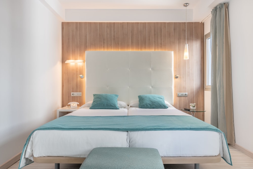 Kyrat Amarac — Hotel rooms in Cala Millor, Balearic Islands