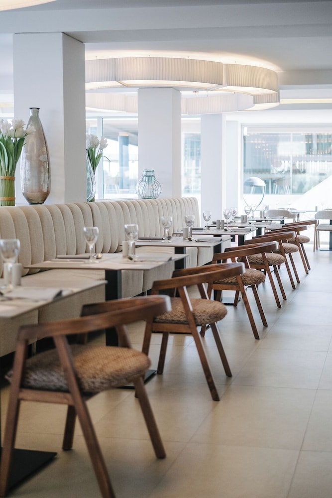Kyrat Amarac — Restaurant & bars in Cala Millor, Balearic Islands