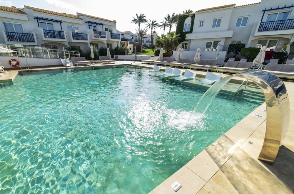 Parque Nereida Suites Hotel — Swimming pool in Cala Ratjada, Balearic Islands