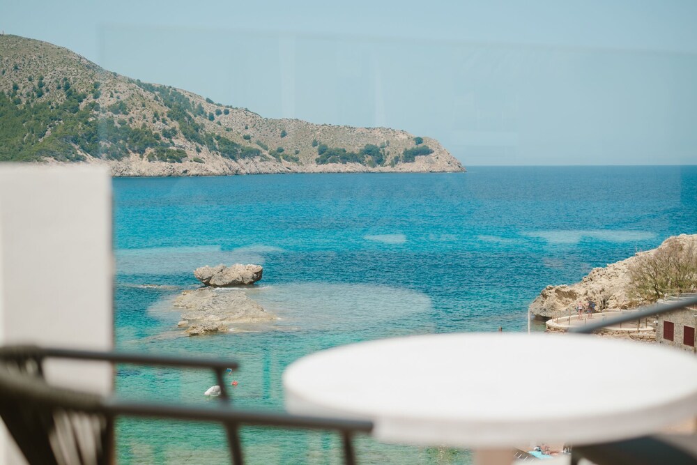 Parque Nereida Suites Hotel — Beach in Cala Ratjada, Balearic Islands