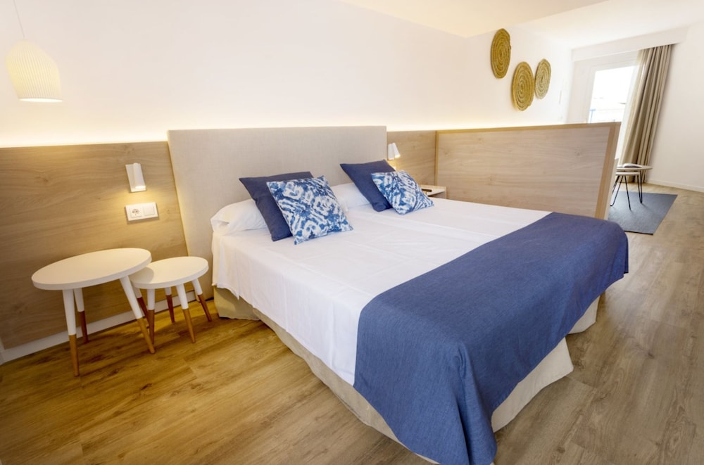 Parque Nereida Suites Hotel — Hotel rooms in Cala Ratjada, Balearic Islands