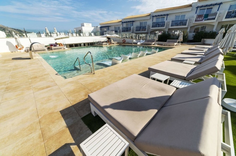 Parque Nereida Suites Hotel — Swimming pool in Cala Ratjada, Balearic Islands