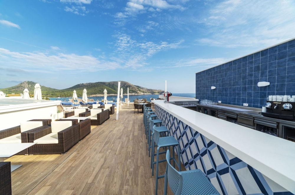 Parque Nereida Suites Hotel — Restaurant & bars in Cala Ratjada, Balearic Islands