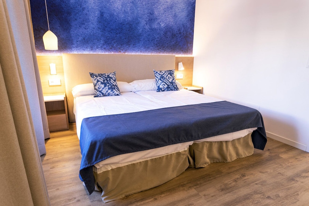 Parque Nereida Suites Hotel — Hotel rooms in Cala Ratjada, Balearic Islands