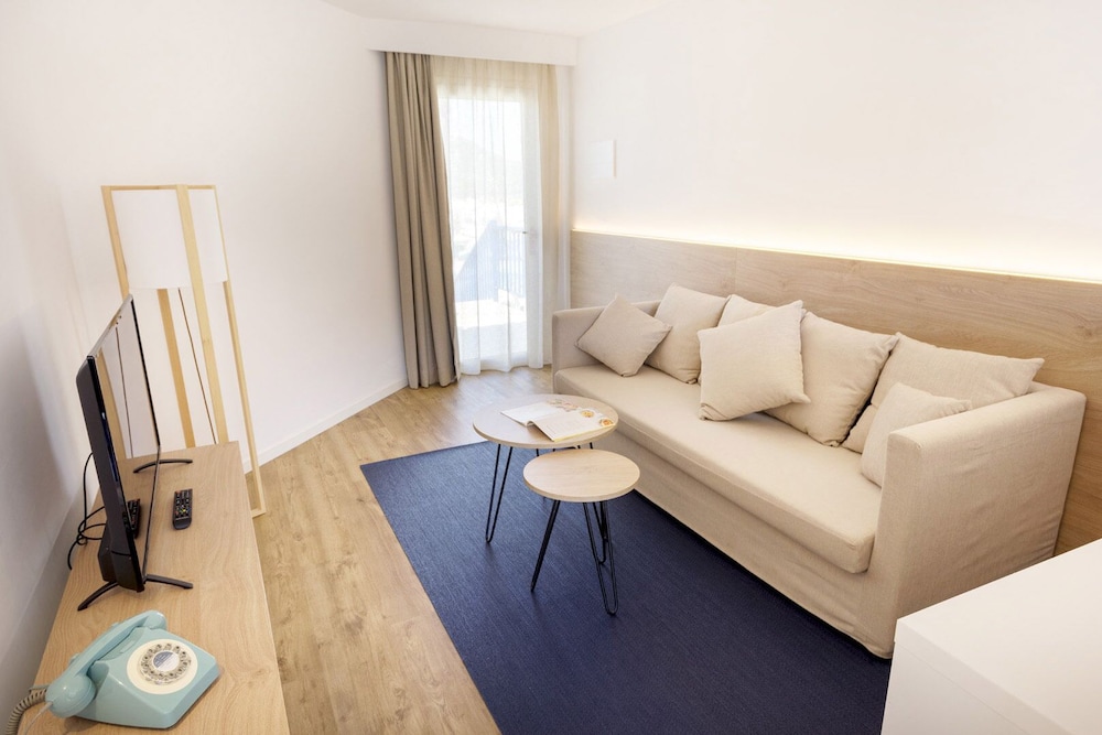 Parque Nereida Suites Hotel — Hotel rooms in Cala Ratjada, Balearic Islands