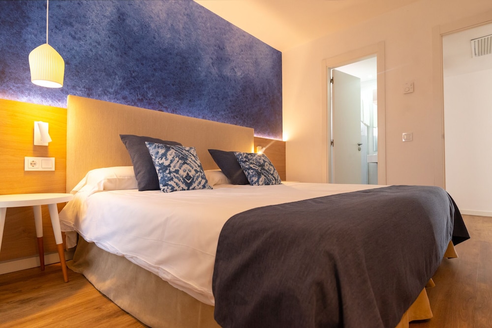 Parque Nereida Suites Hotel — Hotel rooms in Cala Ratjada, Balearic Islands