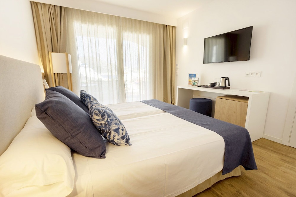 Parque Nereida Suites Hotel — Hotel rooms in Cala Ratjada, Balearic Islands