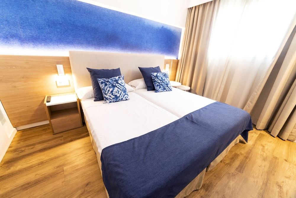 Parque Nereida Suites Hotel — Hotel rooms in Cala Ratjada, Balearic Islands