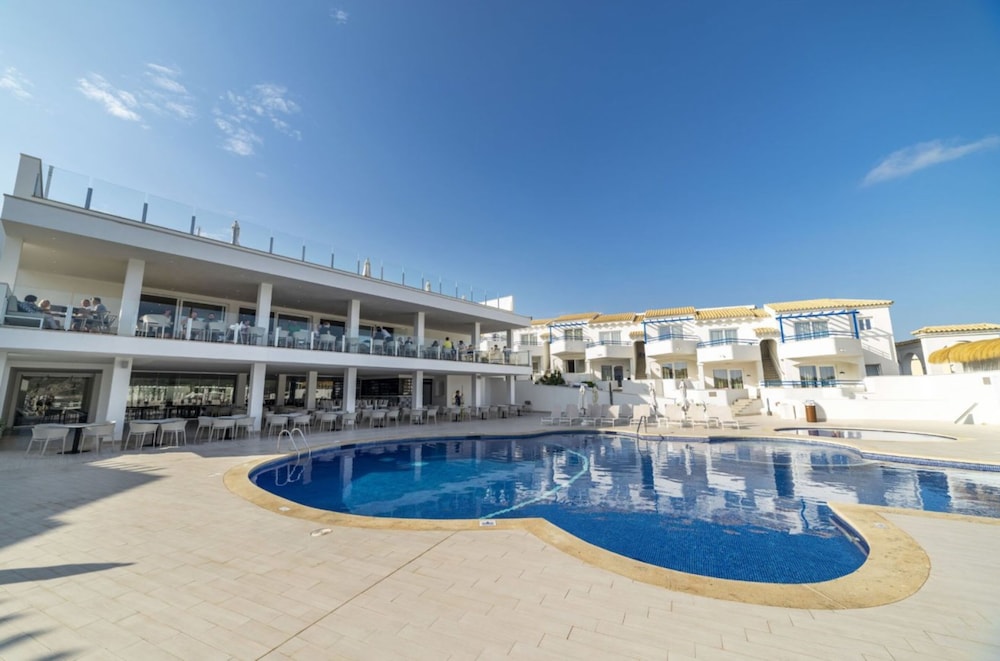 Parque Nereida Suites Hotel — Swimming pool in Cala Ratjada, Balearic Islands
