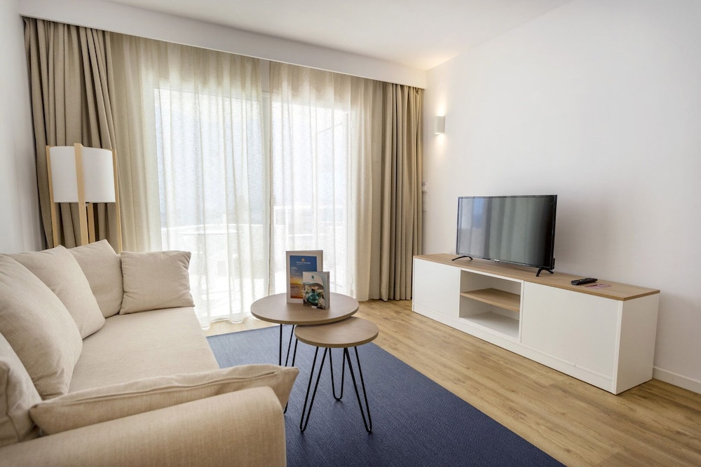 Parque Nereida Suites Hotel — Hotel rooms in Cala Ratjada, Balearic Islands