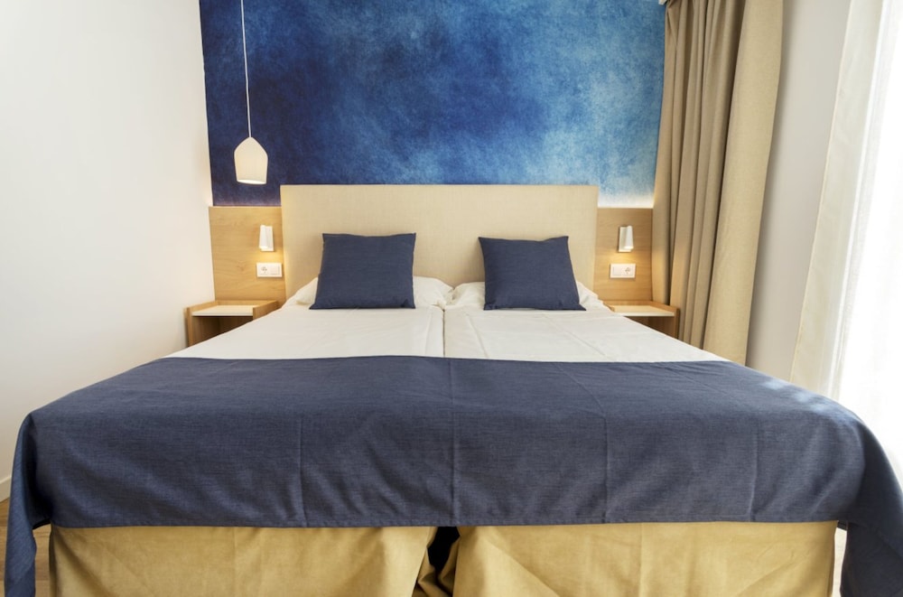 Parque Nereida Suites Hotel — Hotel rooms in Cala Ratjada, Balearic Islands