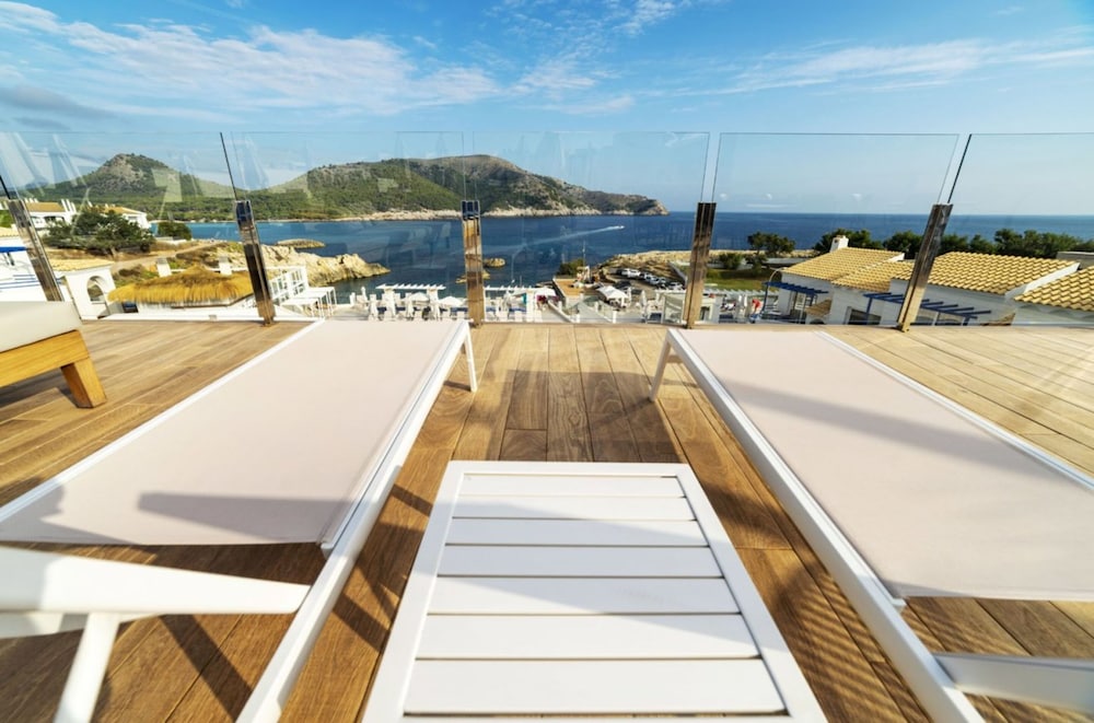 Parque Nereida Suites Hotel — Hotel building in Cala Ratjada, Balearic Islands
