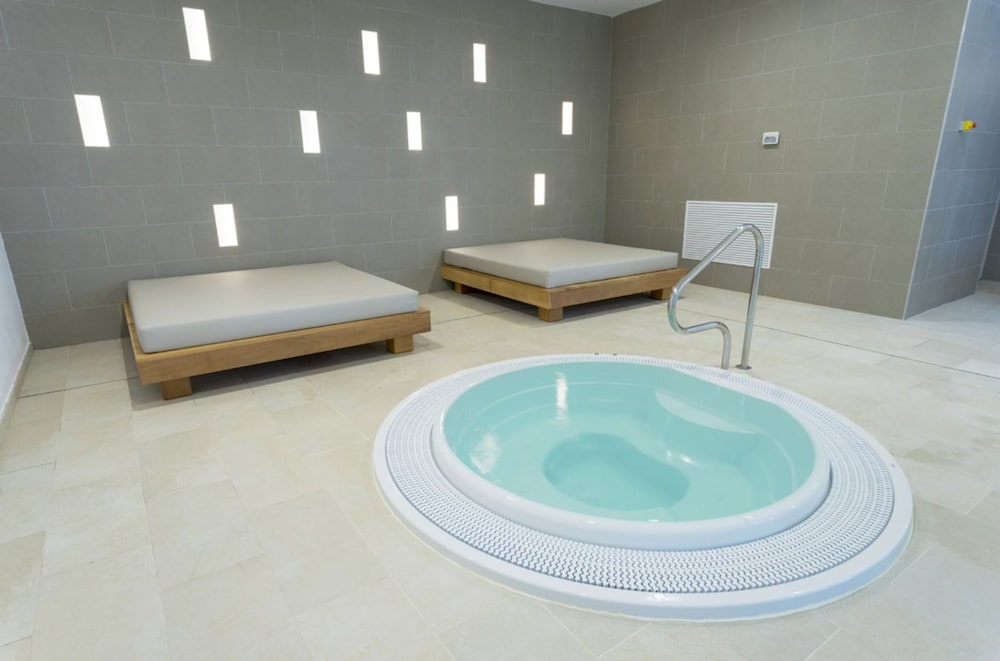 Parque Nereida Suites Hotel — Spa in Cala Ratjada, Balearic Islands