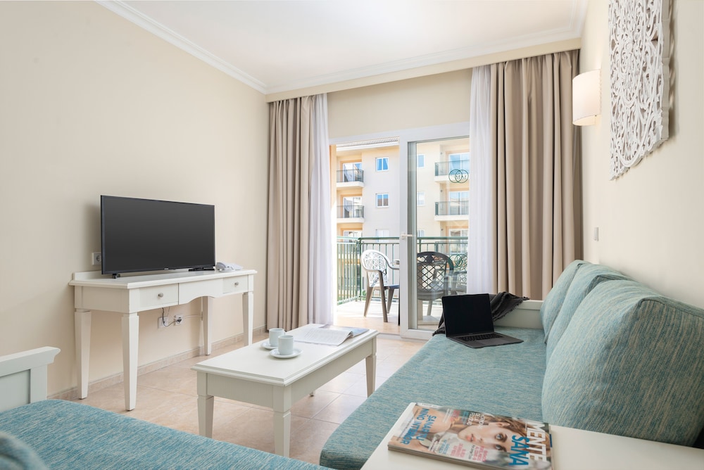Aparthotel Can Picafort Palace — Hotel rooms in Can Picafort, Balearic Islands
