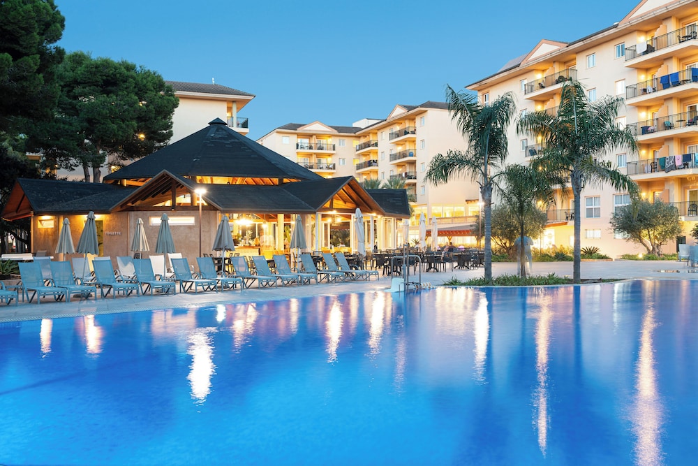 Aparthotel Can Picafort Palace — Swimming pool in Can Picafort, Balearic Islands