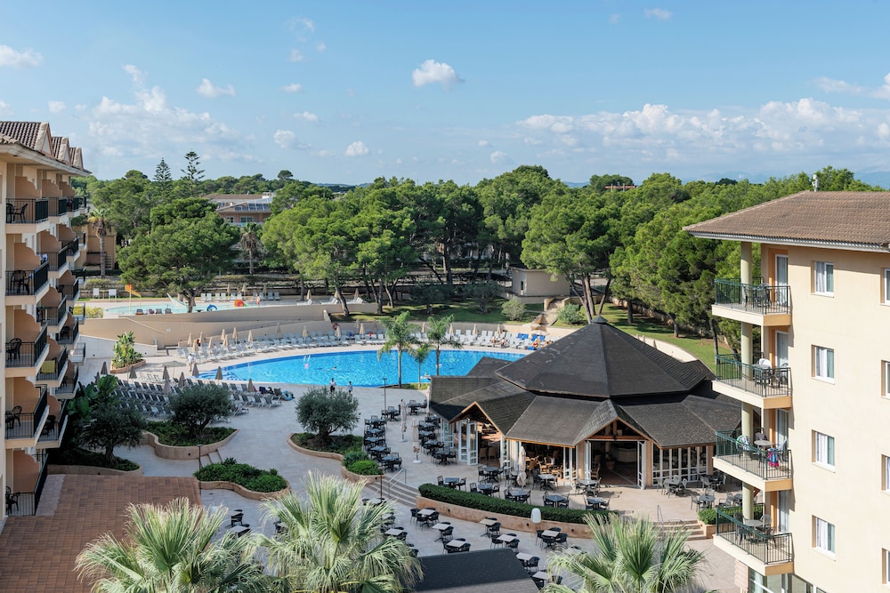 Aparthotel Can Picafort Palace — Swimming pool in Can Picafort, Balearic Islands