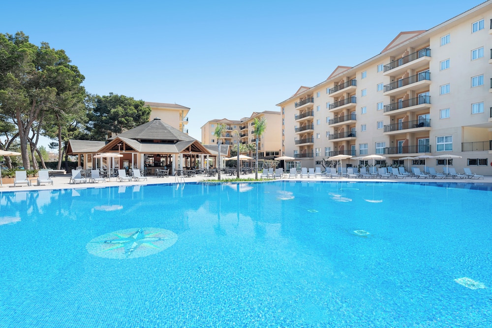 Aparthotel Can Picafort Palace — Swimming pool in Can Picafort, Balearic Islands