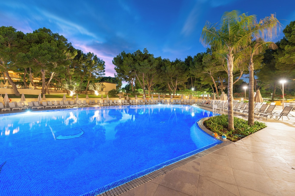 Aparthotel Can Picafort Palace — Swimming pool in Can Picafort, Balearic Islands