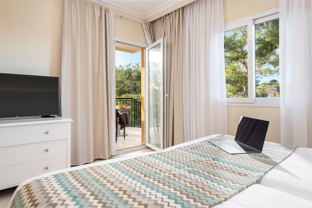 Aparthotel Can Picafort Palace — Hotel rooms in Can Picafort, Balearic Islands