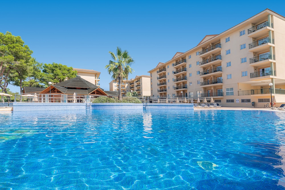 Aparthotel Can Picafort Palace — Swimming pool in Can Picafort, Balearic Islands