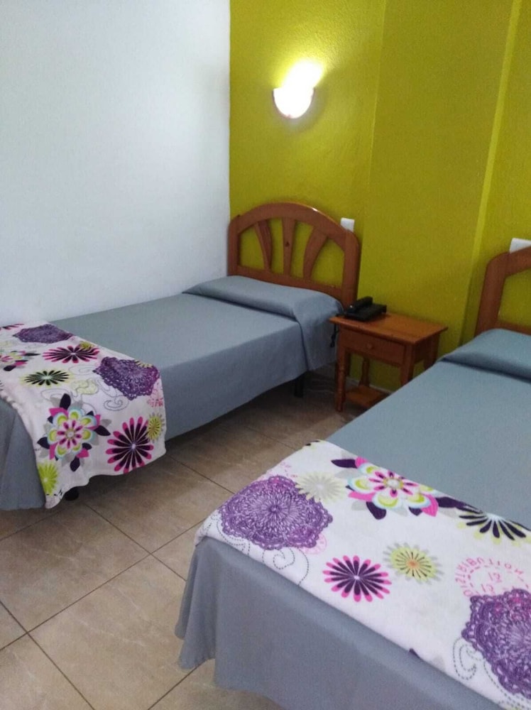 Apartamentos Las Arenas — Hotel rooms in Playa del Ingles, Canary Islands