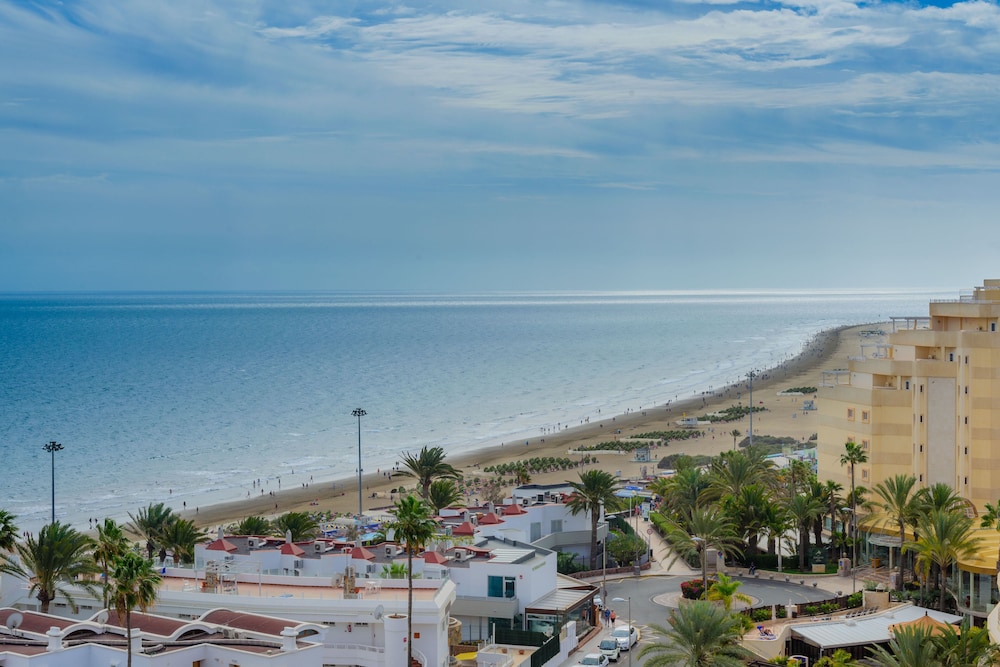 Apartamentos Las Arenas — Beach in Playa del Ingles, Canary Islands