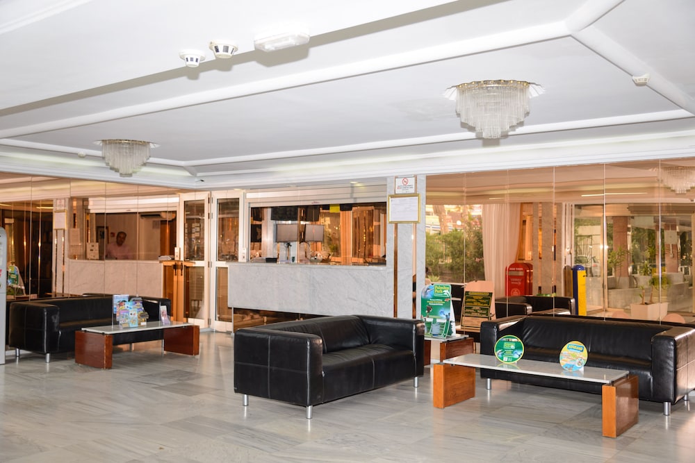 Apartamentos Las Arenas — Hotel building in Playa del Ingles, Canary Islands