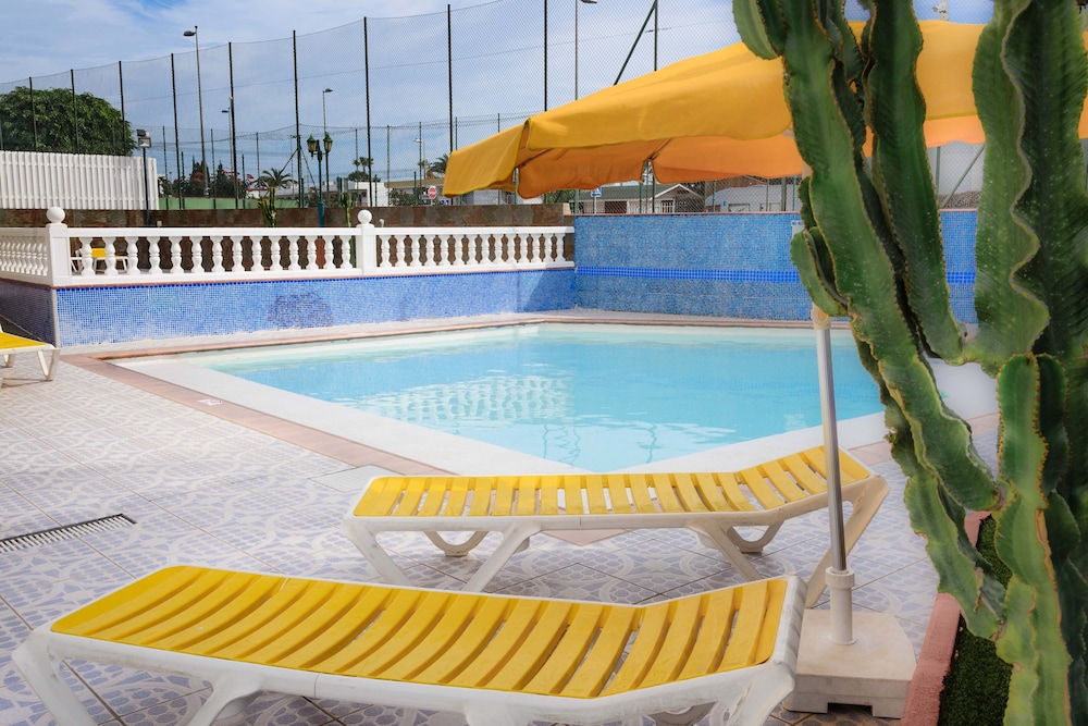 Apartamentos Las Arenas — Swimming pool in Playa del Ingles, Canary Islands