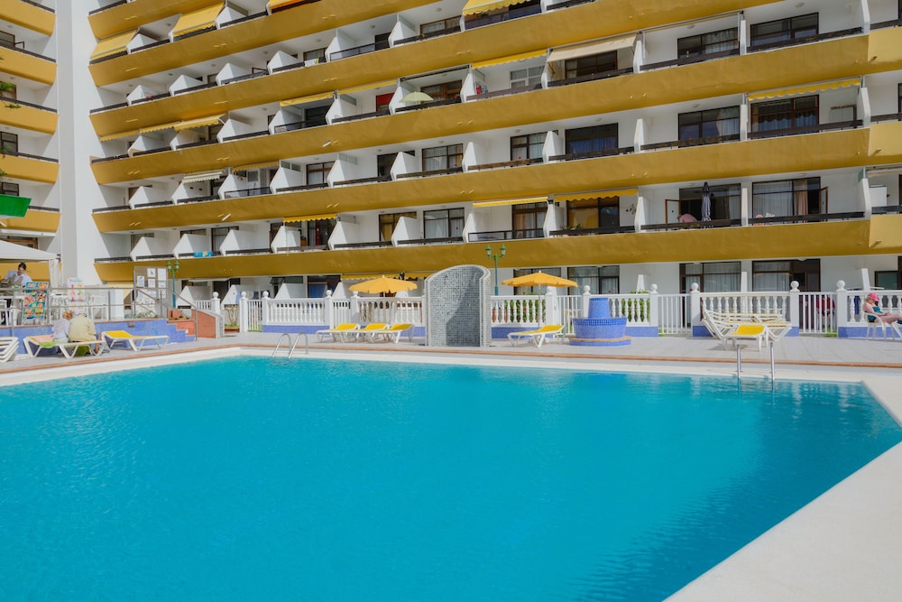 Apartamentos Las Arenas — Swimming pool in Playa del Ingles, Canary Islands
