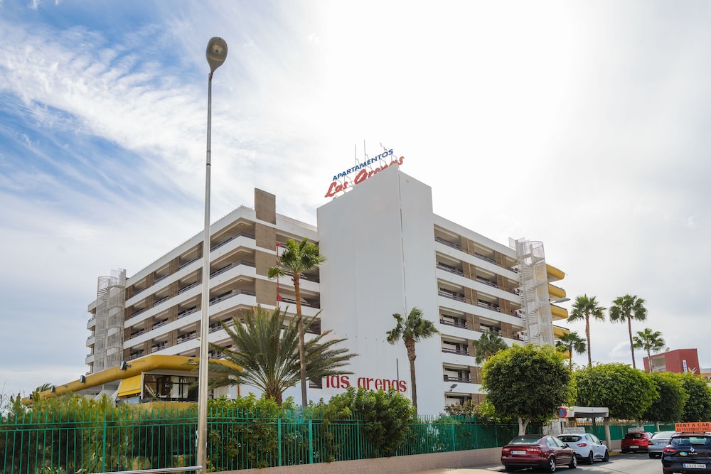 Apartamentos Las Arenas — Hotel building in Playa del Ingles, Canary Islands