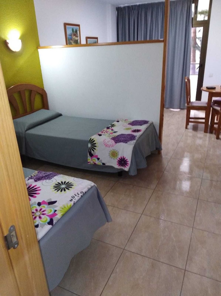 Apartamentos Las Arenas — Hotel rooms in Playa del Ingles, Canary Islands