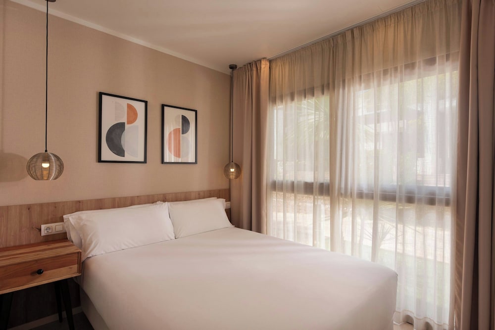 Four Points® by Sheraton Costa Blanca Villas — Hotel rooms in Benidorm, Valencian Community
