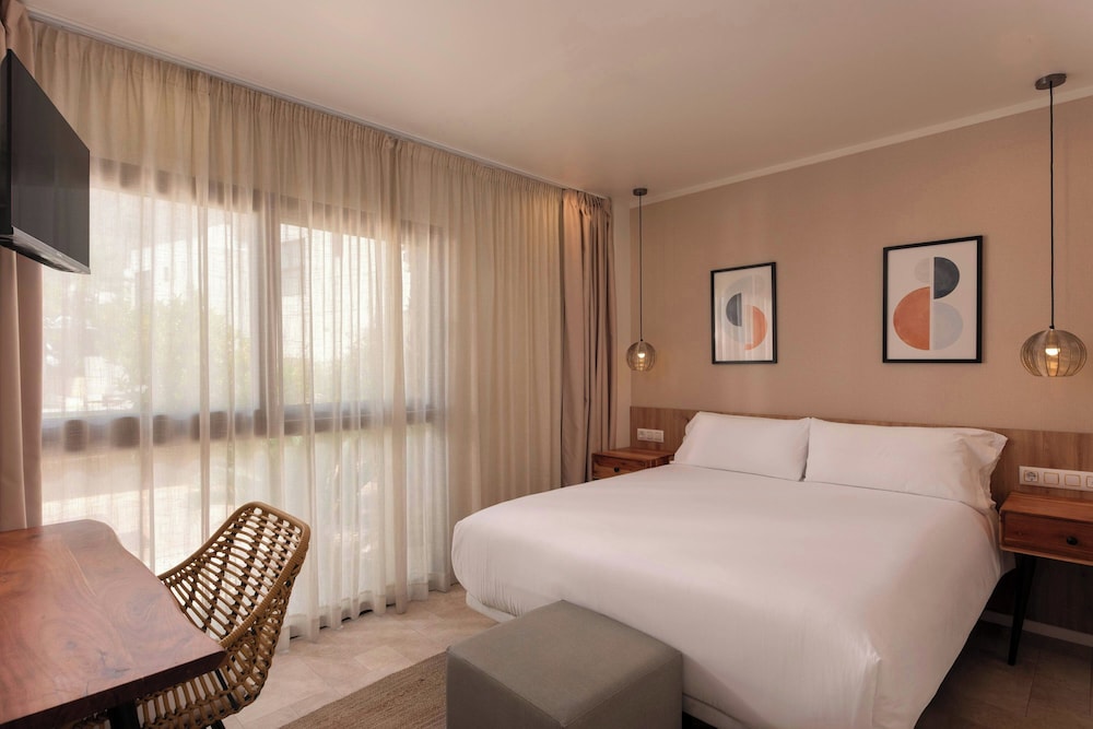 Four Points® by Sheraton Costa Blanca Villas — Hotel rooms in Benidorm, Valencian Community