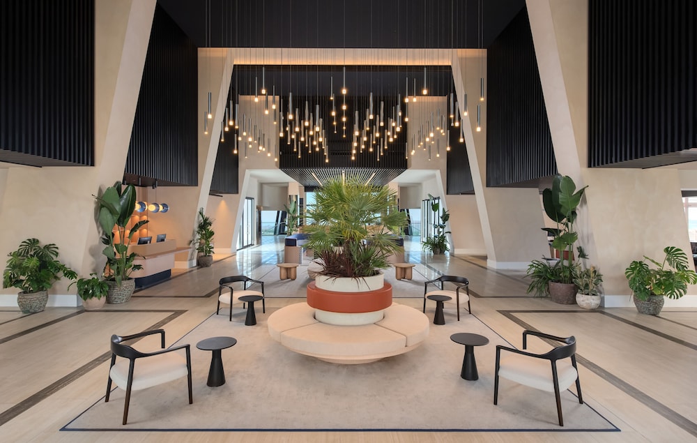 Four Points® by Sheraton Costa Blanca Villas — Hotel building in Benidorm, Valencian Community