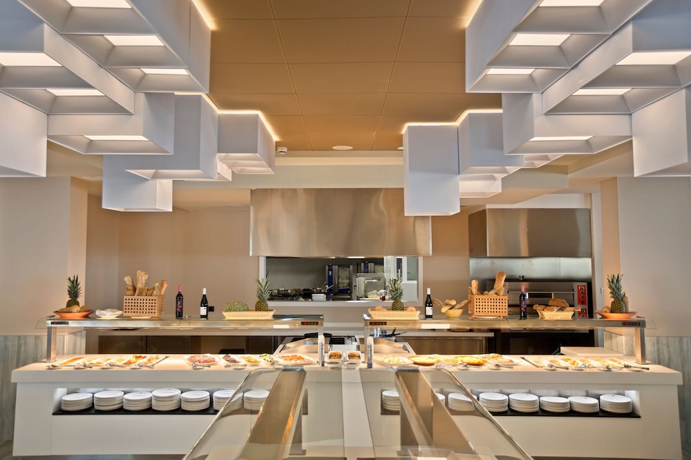 Four Points® by Sheraton Costa Blanca Villas — Restaurant & bars in Benidorm, Valencian Community