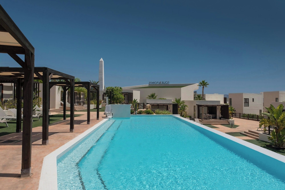 Four Points® by Sheraton Costa Blanca Villas — Swimming pool in Benidorm, Valencian Community
