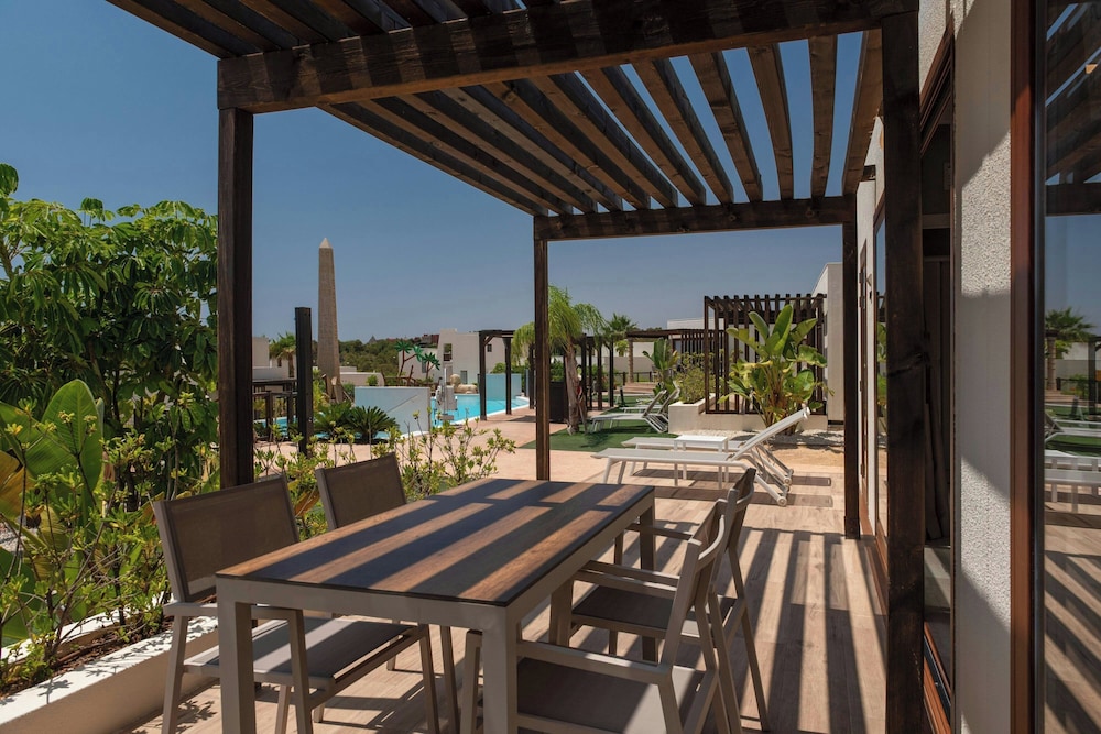 Four Points® by Sheraton Costa Blanca Villas — Restaurant & bars in Benidorm, Valencian Community