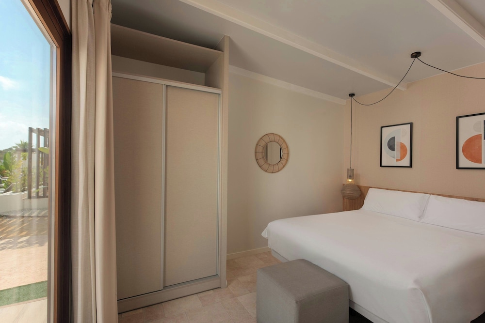 Four Points® by Sheraton Costa Blanca Villas — Hotel rooms in Benidorm, Valencian Community