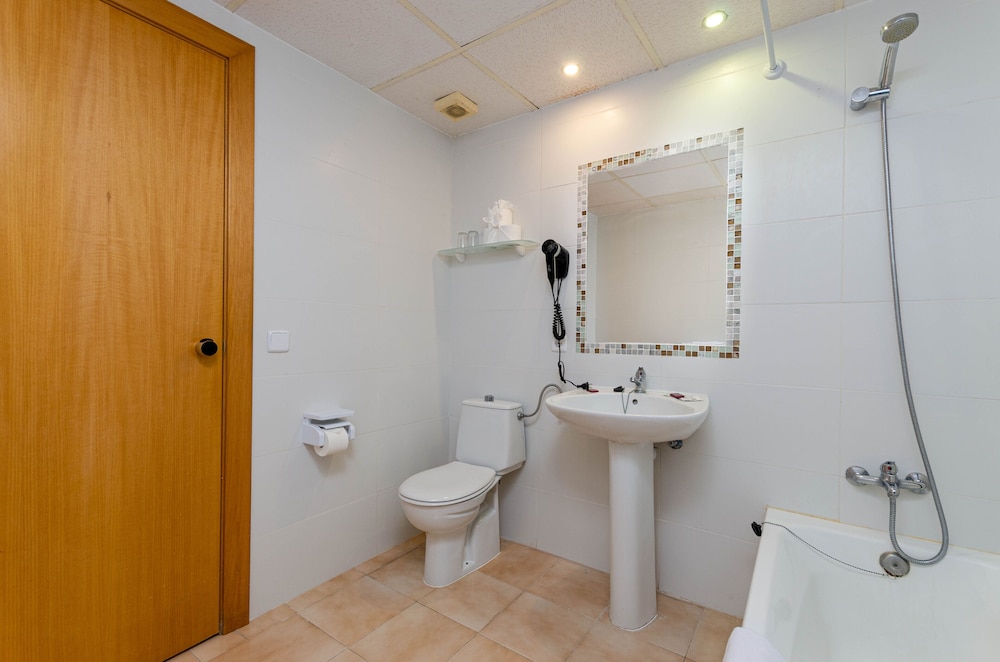Mariner Club Apartments — Hotel rooms in Alcudia, Balearic Islands