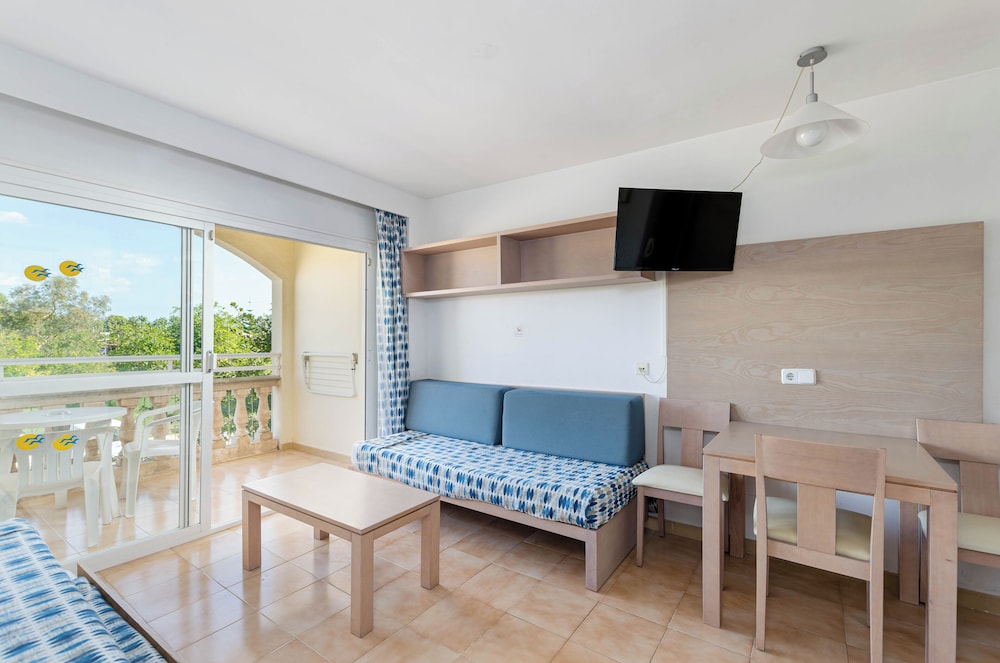 Mariner Club Apartments — Hotel rooms in Alcudia, Balearic Islands