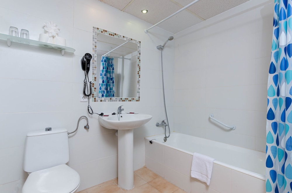 Mariner Club Apartments — Hotel rooms in Alcudia, Balearic Islands