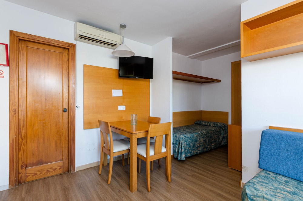 Mariner Club Apartments — Hotel rooms in Alcudia, Balearic Islands